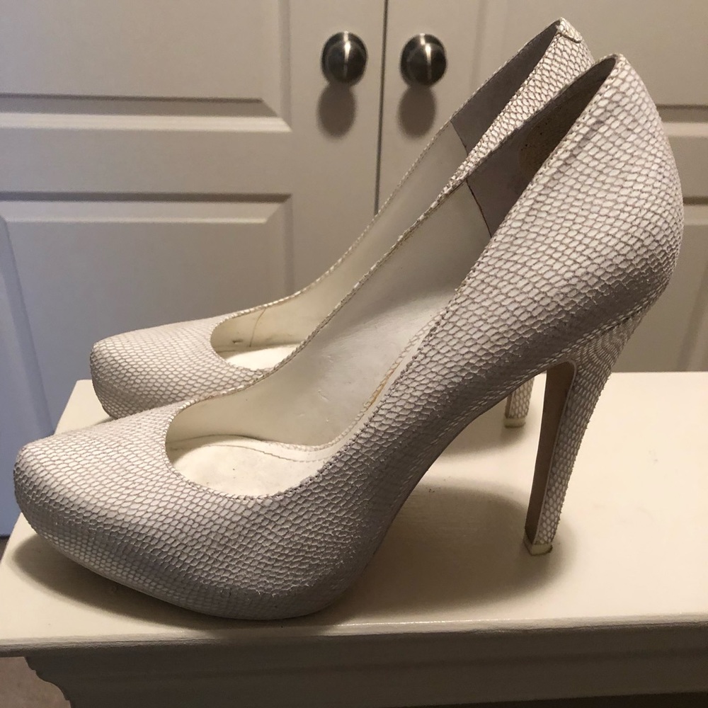 BCBGeneration White heels size 8